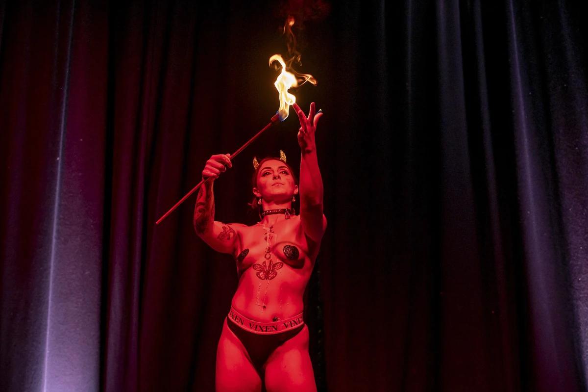 Vixen Thumbelina Perth entertainer