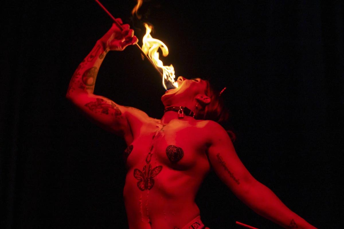 Vixen Thumbelina Perth entertainer gallery 3